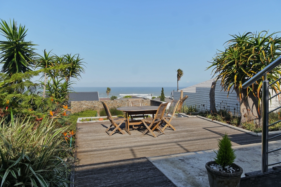 4 Bedroom Property for Sale in Winterstrand Eastern Cape
